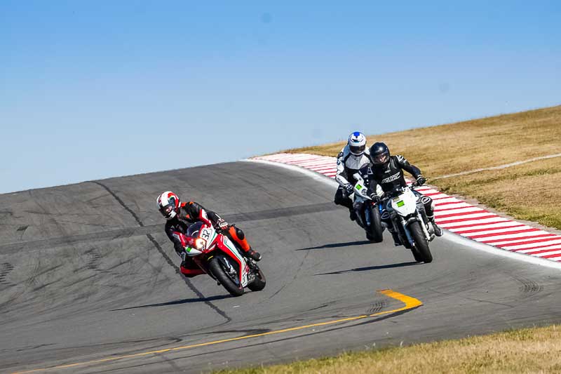 donington no limits trackday;donington park photographs;donington trackday photographs;no limits trackdays;peter wileman photography;trackday digital images;trackday photos